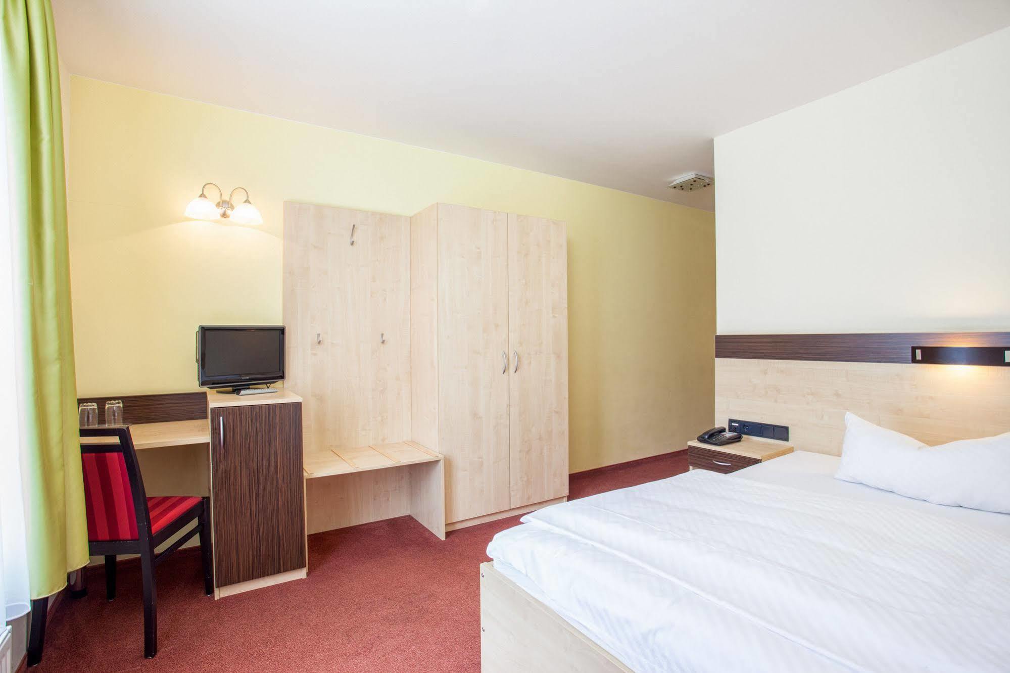 Hotel Mit-Mensch Berlin Ngoại thất bức ảnh