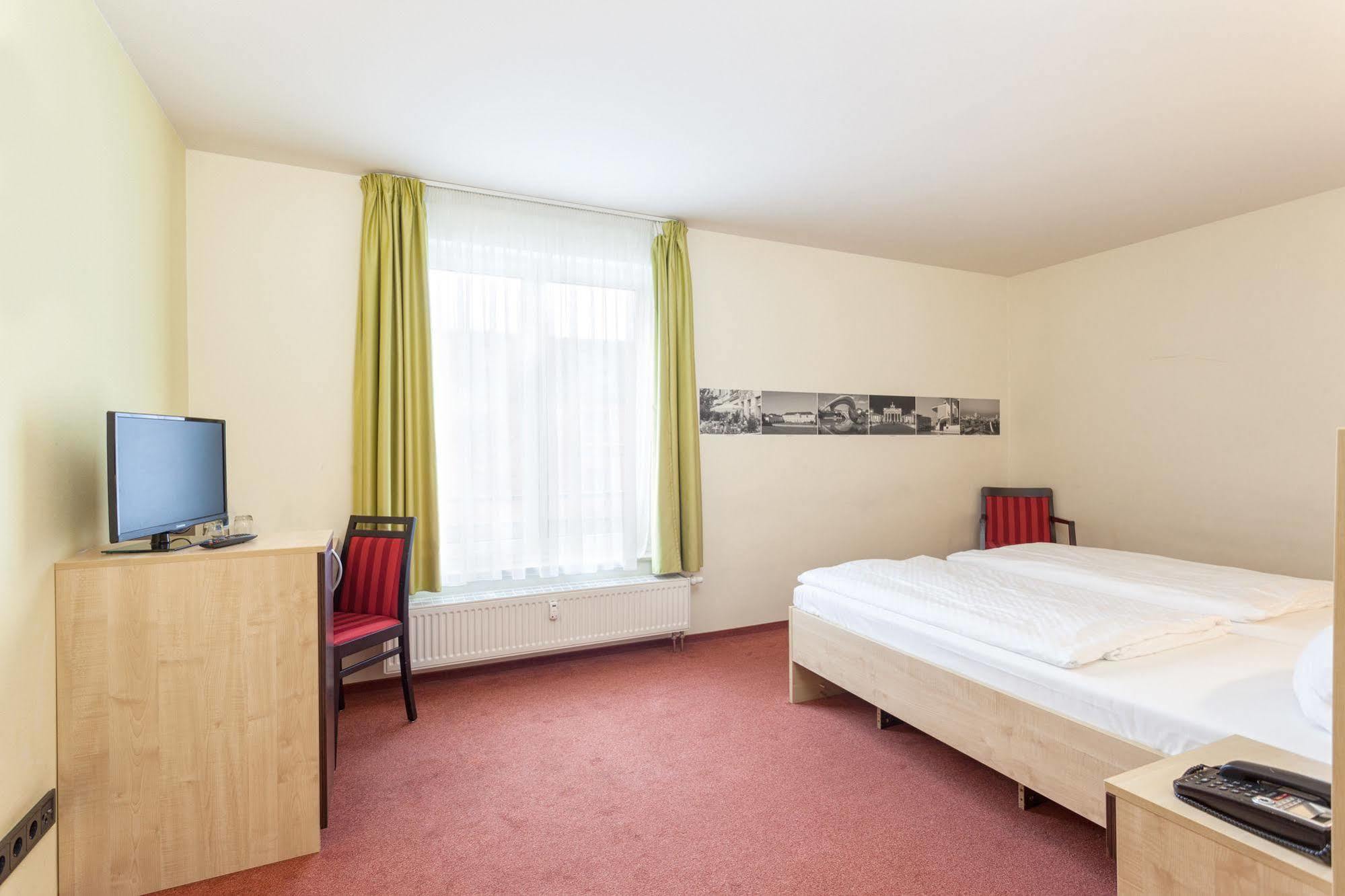 Hotel Mit-Mensch Berlin Ngoại thất bức ảnh
